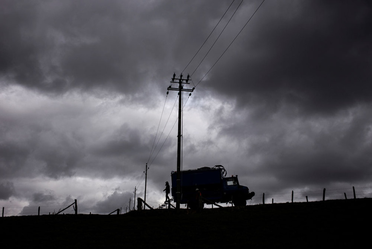 Tempête Zeus: 15.000 foyers encore privés d'électricité, rétablissement en vue