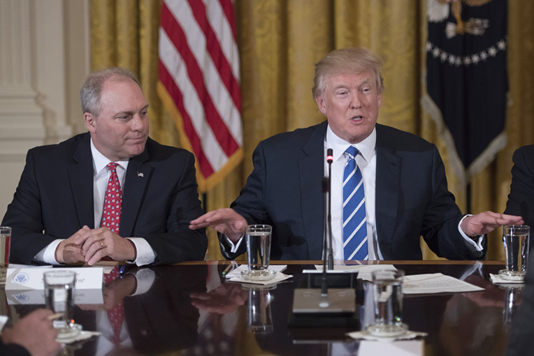 Première contestation en justice du décret Trump sur l'immigration Première contestation en justice du décret Trump sur l'immigration