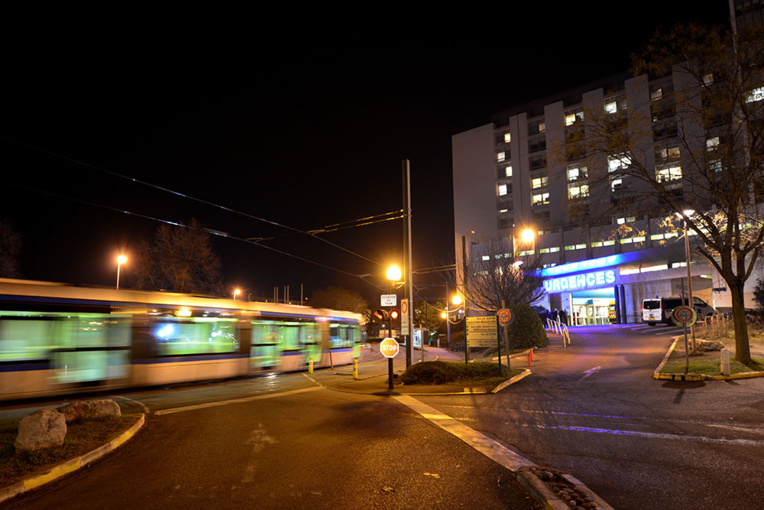 Un adolescent de 14 ans écrasé par un bus près de Grenoble Un adolescent de 14 ans écrasé par un bus près de Grenoble