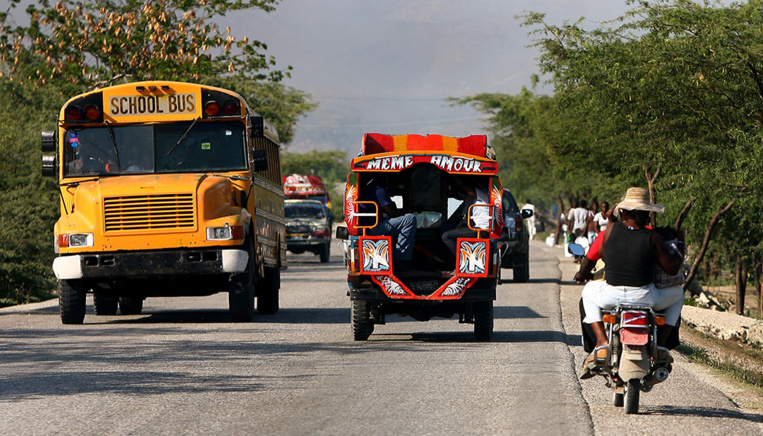Un autobus fonce dans la foule en Haïti: 38 morts et 13 blessés Un autobus fonce dans la foule en Haïti: 38 morts et 13 blessés