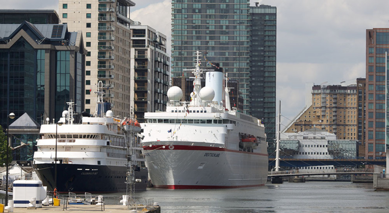 Indonésie: un bateau de croisière percute des récifs coralliens uniques
