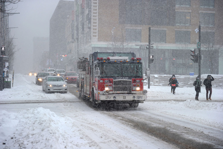 La tempête de neige paralyse l'est du Canada, six morts