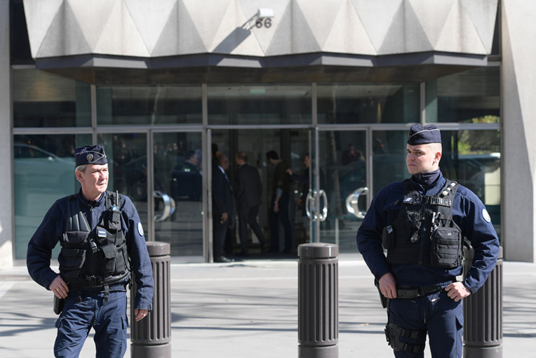 "Attentat" au colis piégé au siège parisien du FMI, un blessé léger