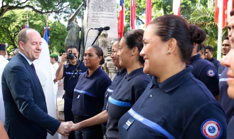 Jean-Jacques Urvoas a déposé une gerbe au monument aux morts