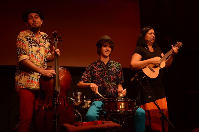 Les Comptineurs de Tahiti font une dernière scène en trio