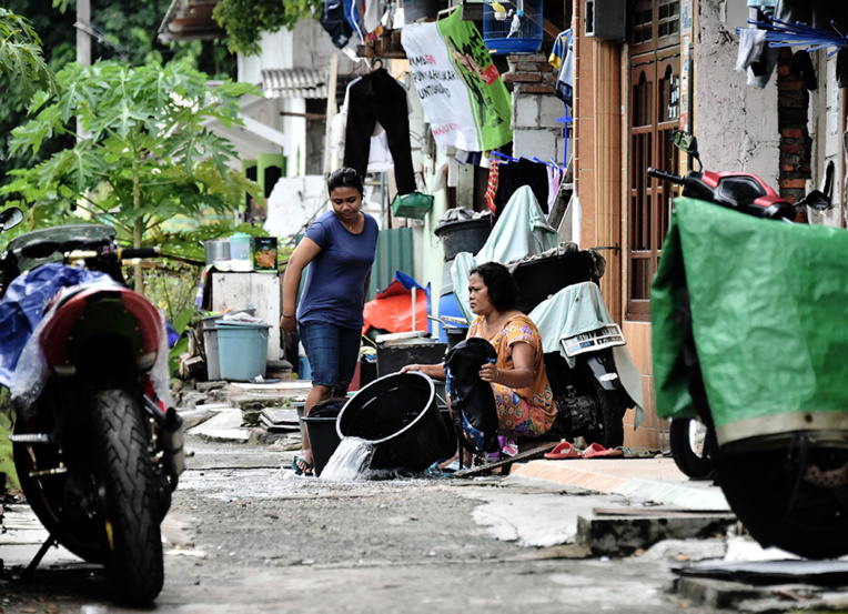 A Jakarta, des pauvres deviennent écolo pour éviter l'expulsion