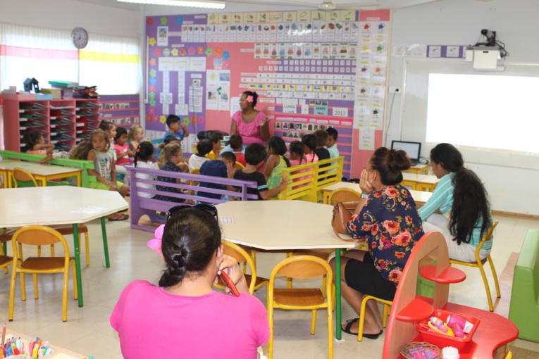 Invités à l'école maternelle, les parents retournent en classe Invités à l'école maternelle, les parents retournent en classe