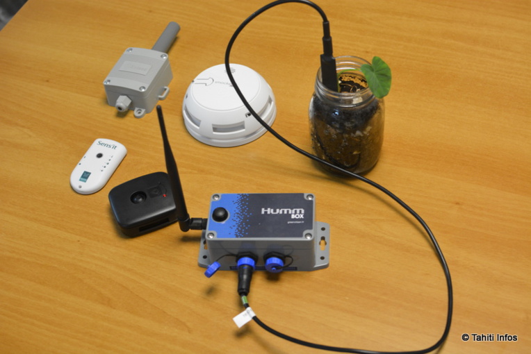 Une sélection d'objets connectés qui fonctionnent sur le réseau SigFox proposé par Viti. Citons Sens'it, qui cumule détecteur de température, de lumière, d'ouverture de porte, de déplacement et de magnétisation. Il y a aussi Smockeo, le détecteur de fumée connecté, Enless pour les frigos industriels, la Humm Box pour les conditions du sol, et TiFiz, un traqueur GPS waterproof.