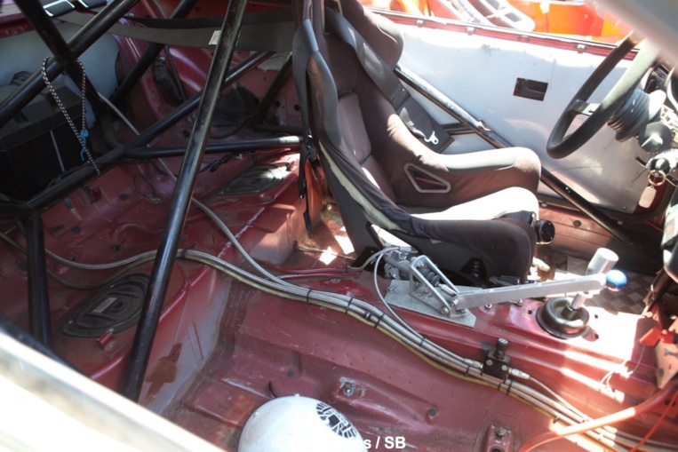 L'intérieur de l'habitacle de la BMW de Teriinui a été complètement modifié