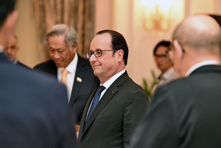 Sur le point de quitter l'Elysée, Hollande s'érige en rempart contre le "populisme"