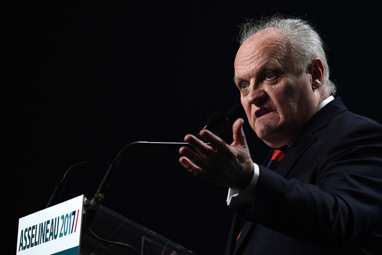 Au meeting d'Asselineau, des militants heureux d'être "pris au sérieux" Au meeting d'Asselineau, des militants heureux d'être "pris au sérieux"