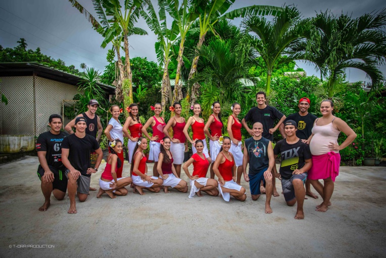 Le groupe de danseurs avec Moeata et Hianau.