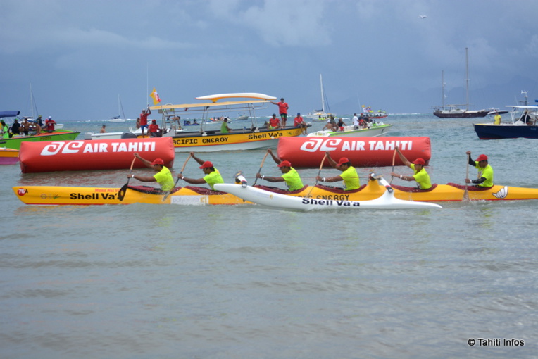 Shell Va'a a traversé la ligne d'arrivée peu après midi, après 46 kilomètres de marathon dont la moitié en haute mer.