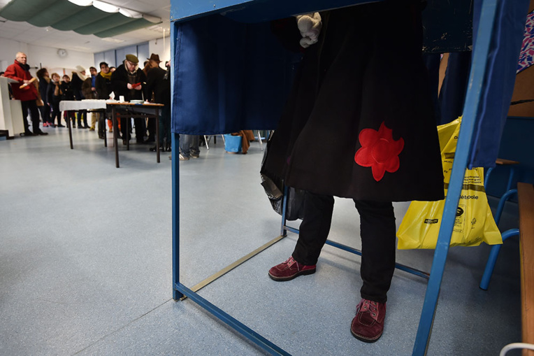 L'abstention et les indécis renforcent l'incertitude sur le 1er tour