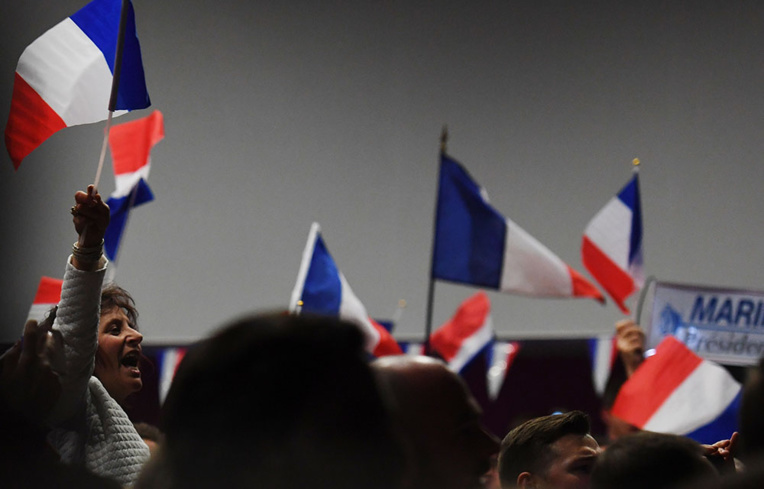 Macron et Le Pen en tête à égalité, Mélenchon se rapproche de Fillon