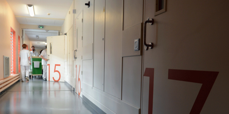 Décrit comme imprévisible, l'homme a été placé en hôpital psychiatrique.@ PHILIPPE DESMAZES / AFP Décrit comme imprévisible, l'homme a été placé en hôpital psychiatrique.@ PHILIPPE DESMAZES / AFP