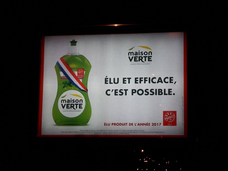 Le produit vaisselle, l'écharpe tricolore et le maire de Rueil Le produit vaisselle, l'écharpe tricolore et le maire de Rueil