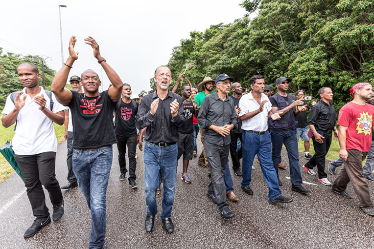 Barrages ouverts en Guyane pour un week-end pascal apaisé