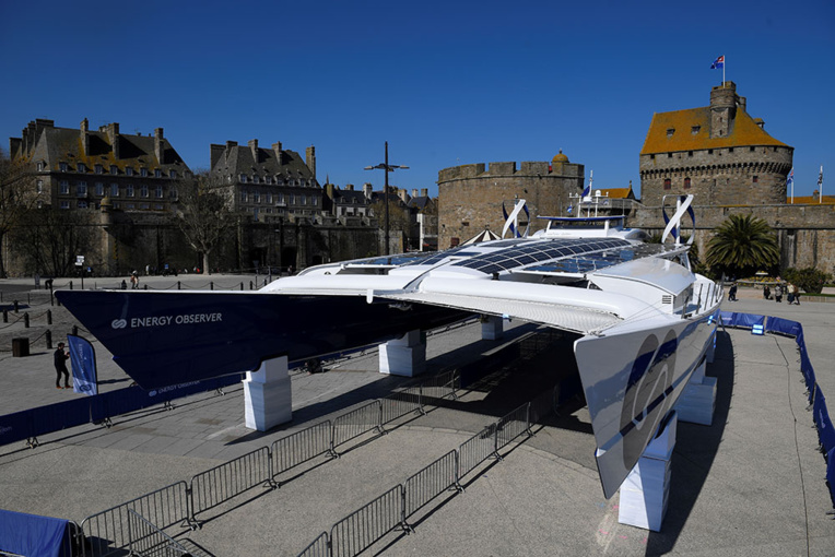 Mise à l'eau d'Energy Observer, catamaran autonome en énergie