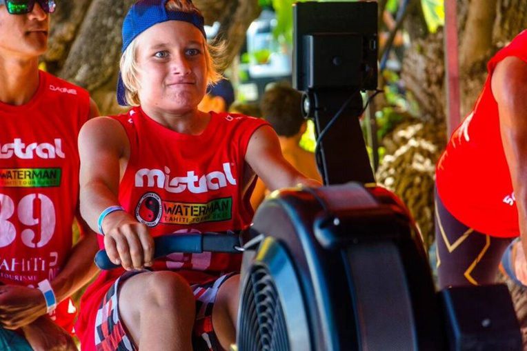 Au défi rowing, pour les junior aussi il a fallu tout donner (photo Waterman Tahiti Tour) Au défi rowing, pour les junior aussi il a fallu tout donner (photo Waterman Tahiti Tour)