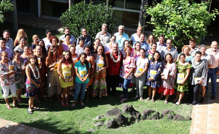 Distribution du recueil de légendes "Nau ’ā’ai nō te mau ta’amotu" Distribution du recueil de légendes "Nau ’ā’ai nō te mau ta’amotu"