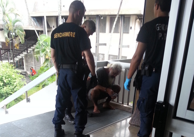 Il caillasse la gendarmerie pour retourner en prison Il caillasse la gendarmerie pour retourner en prison