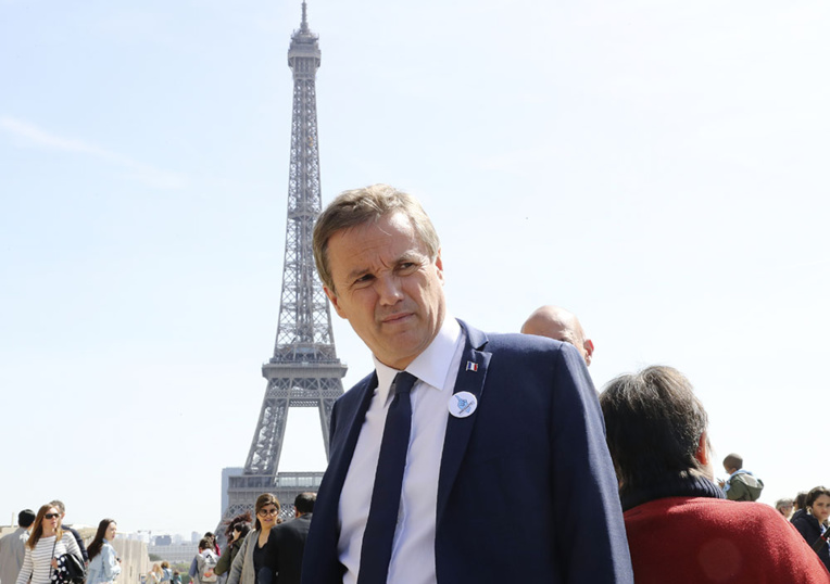 Dernier meeting pour Dupont-Aignan, qui espère toujours attirer les déçus de Fillon Dernier meeting pour Dupont-Aignan, qui espère toujours attirer les déçus de Fillon