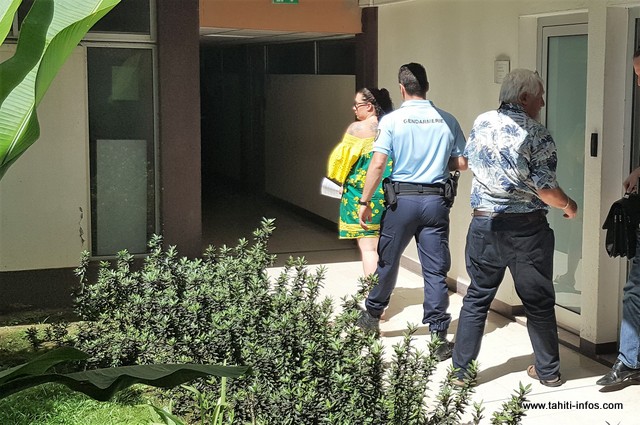En détention provisoire depuis 9 mois pour importation d'ice à Tahiti, cette ressortissante américaine a vu sa demande de placement sous bracelet électronique rejetée ce matin.