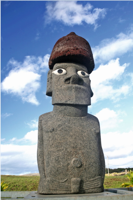 Le Moai de la Paix tel qu’il se présente aujourd’hui à l’île de Pâques.