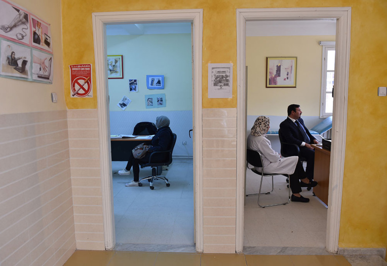 En Algérie, un centre soigne les "accros" d'internet