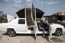 A Gaza, une limousine "faite main" pour balader les jeunes mariés