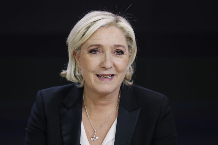 Le Pen à l'attaque sur le terrain et dans les médias, Macron va répliquer Le Pen à l'attaque sur le terrain et dans les médias, Macron va répliquer