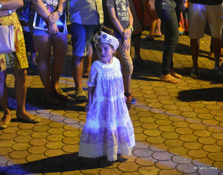 Le plus beau modèle de la soirée se mélait aux spectateurs Le plus beau modèle de la soirée se mélait aux spectateurs