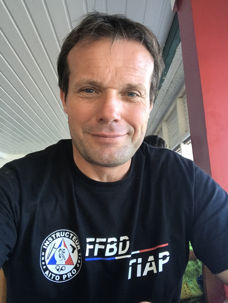 Les muto'i de Moorea formés au bâton de défense Les muto'i de Moorea formés au bâton de défense