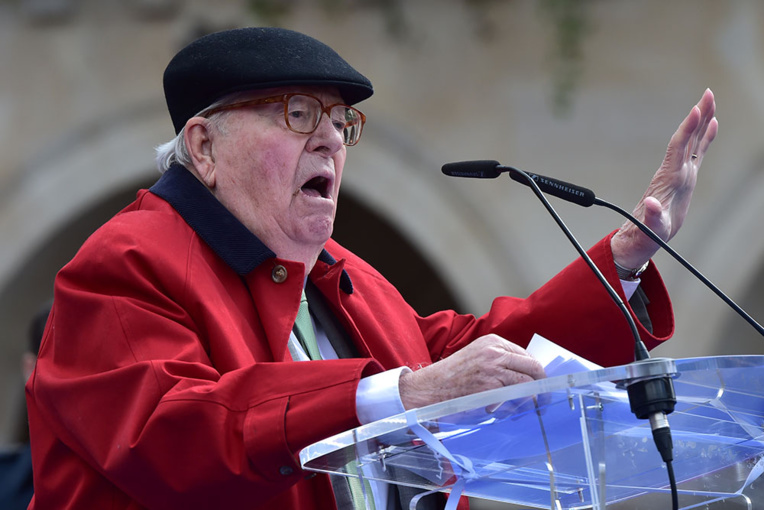 Pour son père Jean-Marie, Marine Le Pen a "manqué de hauteur" Pour son père Jean-Marie, Marine Le Pen a "manqué de hauteur"