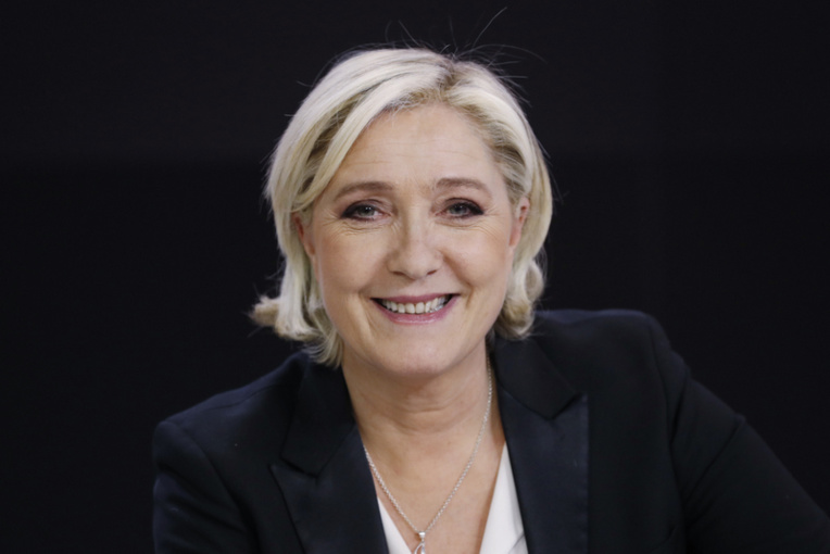 Marine Le Pen s’engage pour un "statut particulier de large autonomie" Marine Le Pen s’engage pour un "statut particulier de large autonomie"