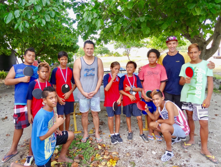 Des élèves de Makemo en compétition de ping-pong Des élèves de Makemo en compétition de ping-pong