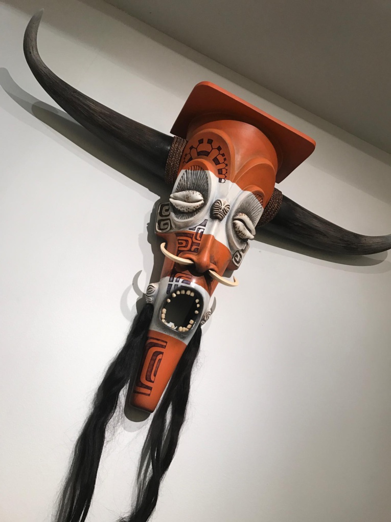 Parmi les œuvres exposées, cet impressionnant masque aux allures tribales… Parmi les œuvres exposées, cet impressionnant masque aux allures tribales…