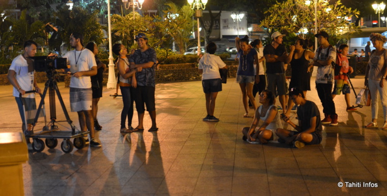 Les figurants improvisés tournaient la dernière scène du court métrage