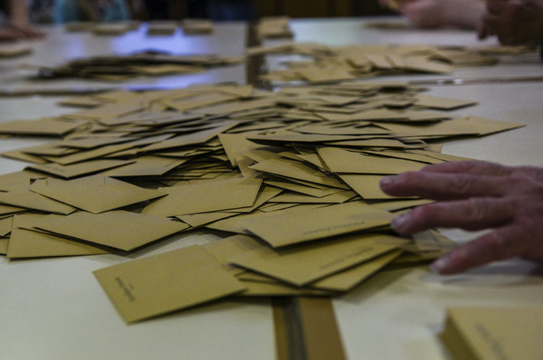 Plus de 4,2 millions de blancs et nuls, environ 9% des inscrits, un record Plus de 4,2 millions de blancs et nuls, environ 9% des inscrits, un record