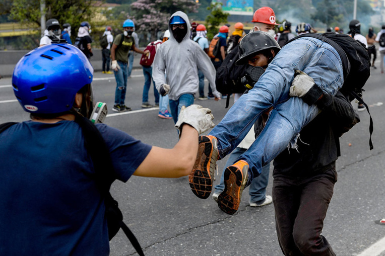 Venezuela: les forces de l'ordre font à nouveau barrage aux opposants Venezuela: les forces de l'ordre font à nouveau barrage aux opposants