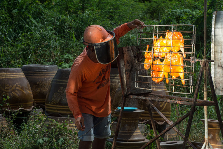 En Thaïlande, quand le poulet solaire devient populaire En Thaïlande, quand le poulet solaire devient populaire