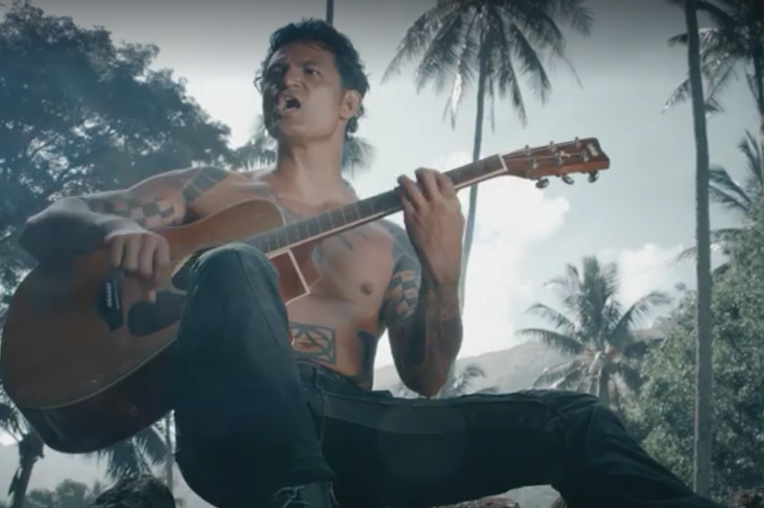 Tikahiri dévoile le clip de Son of Sun Tikahiri dévoile le clip de Son of Sun