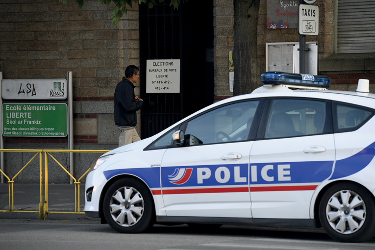 Essonne: marche blanche en hommage à un jeune de 17 ans, mort après une course-poursuite avec la police