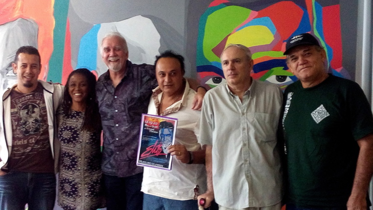 Les chanteurs locaux autour du maestro Frédéric Rossoni, auteur des arrangements. Les chanteurs locaux autour du maestro Frédéric Rossoni, auteur des arrangements.