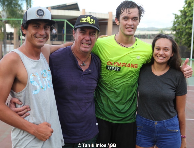 Heve Kelley entouré de sa famille Heve Kelley entouré de sa famille