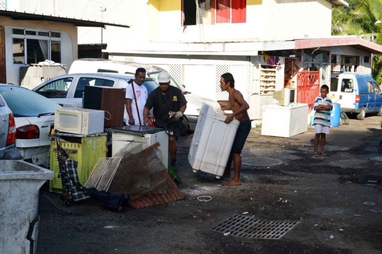 Cette opération consiste à débarrasser les foyers de leurs encombrants gratuitement. Cette opération consiste à débarrasser les foyers de leurs encombrants gratuitement.