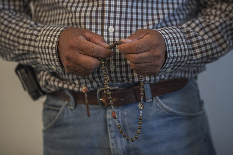 Les automobilistes philippins privés de rosaires Les automobilistes philippins privés de rosaires