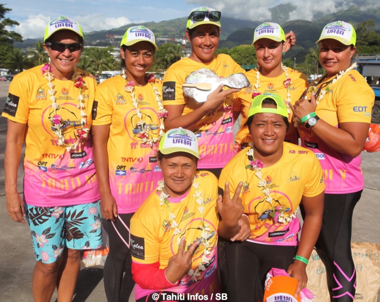 Hinatea Bernardino et une partie du team Teva Hinatea Bernardino et une partie du team Teva