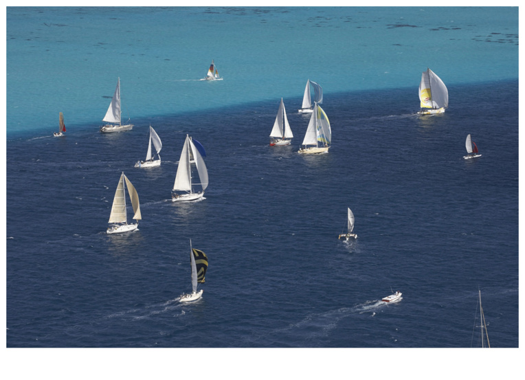 Départ commun pour tous les bateaux pour la 5ème étape de la régate. Photo : Bertrand Duquenne Départ commun pour tous les bateaux pour la 5ème étape de la régate. Photo : Bertrand Duquenne